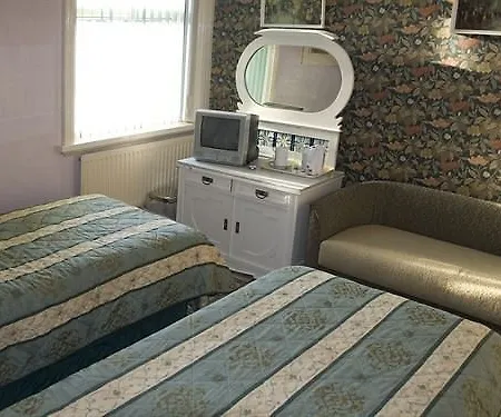 The New Beehive אורחן בראדפורד